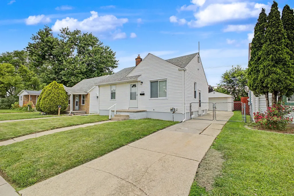 17727 Lowell Street Roseville City MI 48066