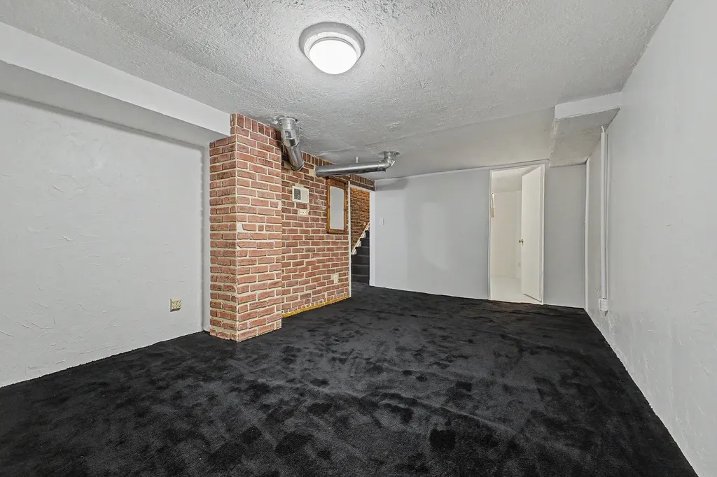17727 Lowell Street Roseville City MI 48066