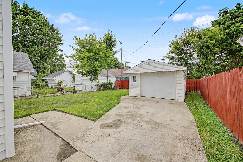 17727 Lowell Street Roseville City MI 48066