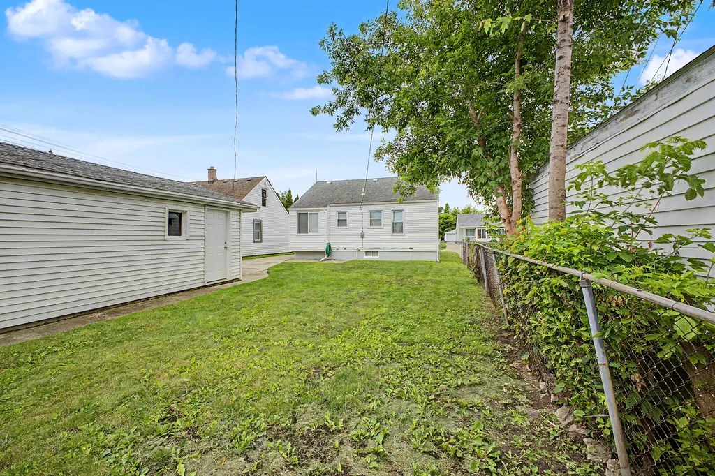 17727 Lowell Street Roseville City MI 48066