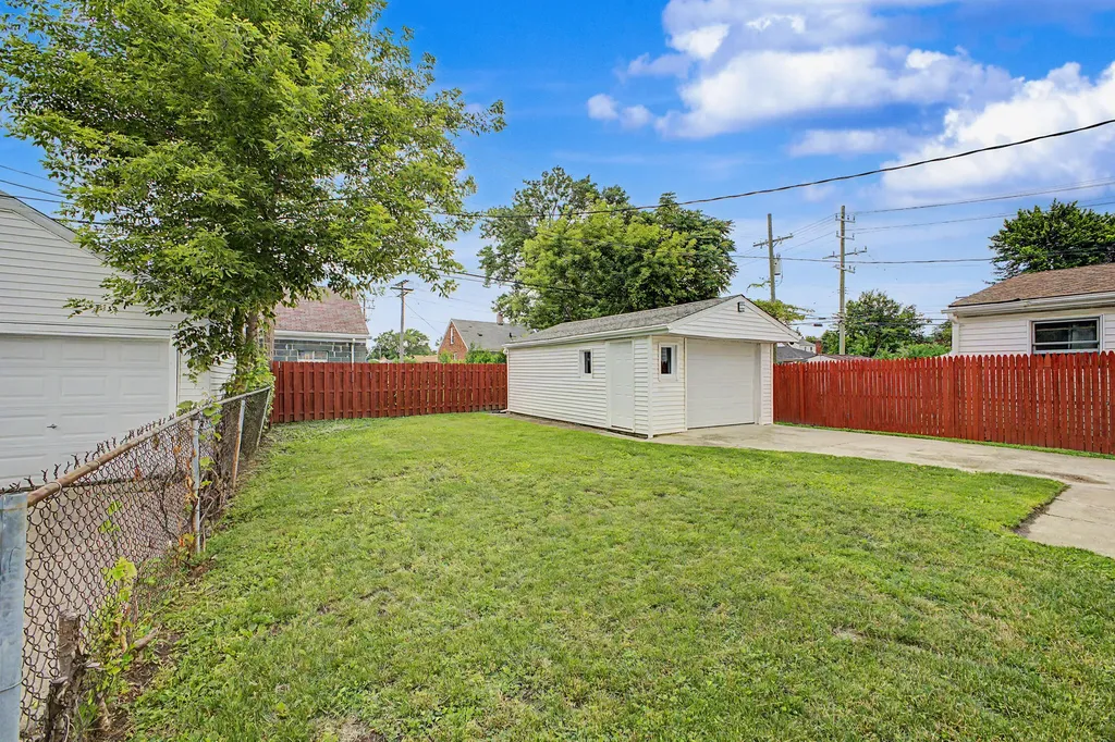 17727 Lowell Street Roseville City MI 48066