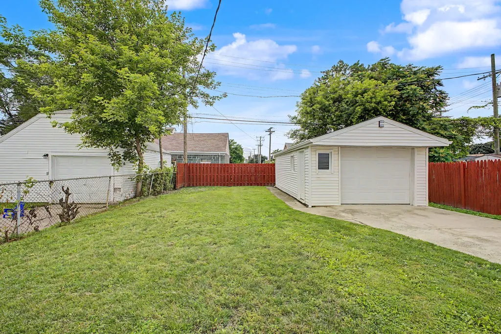 17727 Lowell Street Roseville City MI 48066