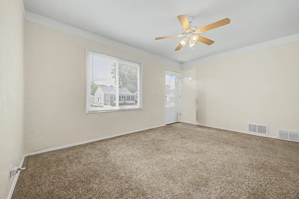 17727 Lowell Street Roseville City MI 48066