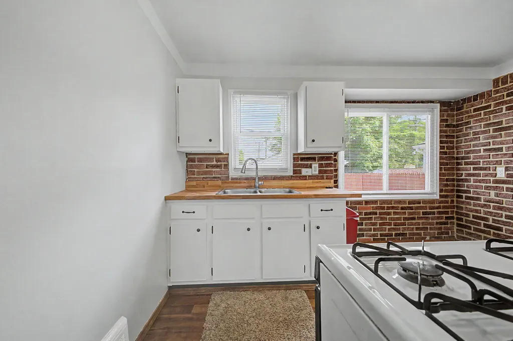 17727 Lowell Street Roseville City MI 48066