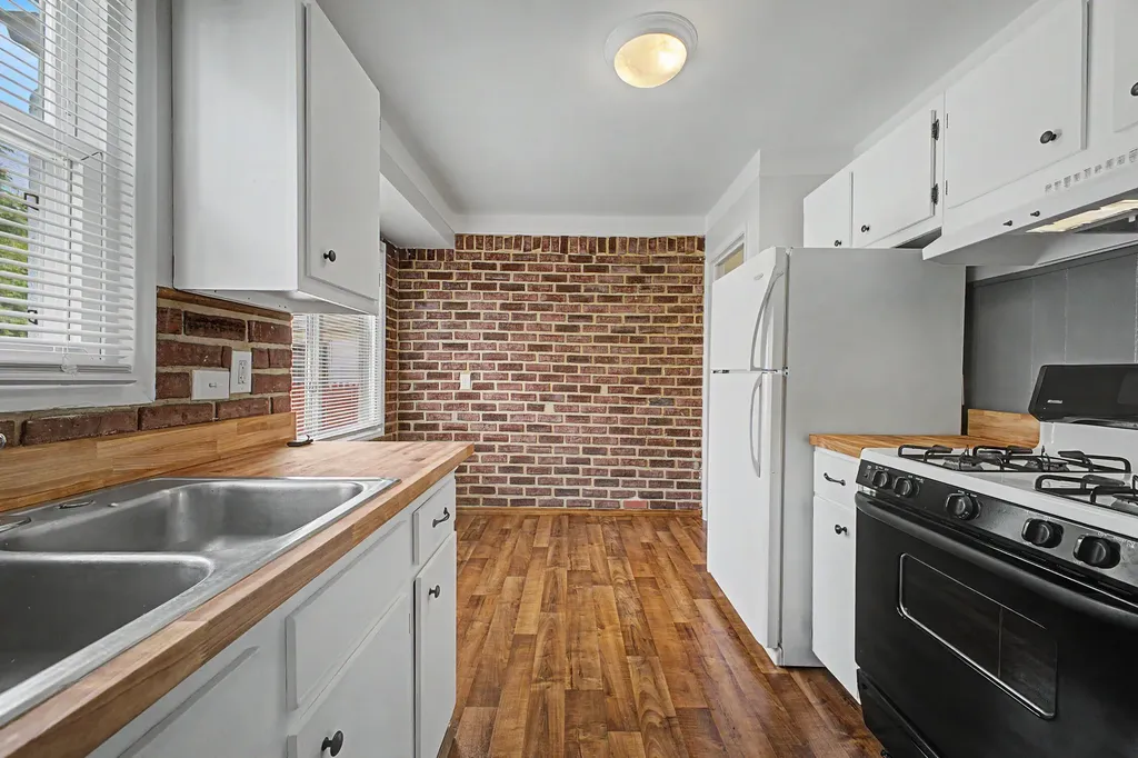 17727 Lowell Street Roseville City MI 48066