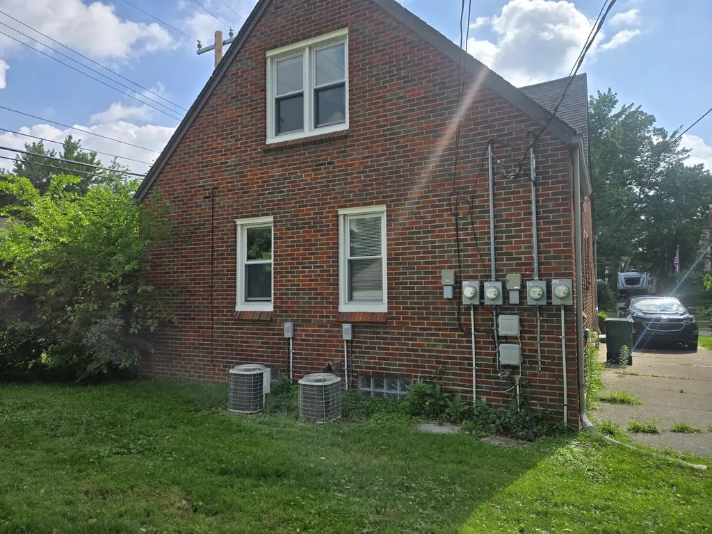 933 Maplegrove Avenue Royal Oak City MI 48067