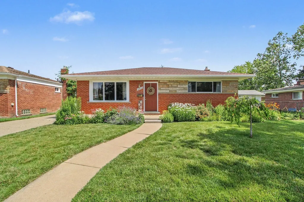 29922 Lonnie Drive Westland City MI 48185