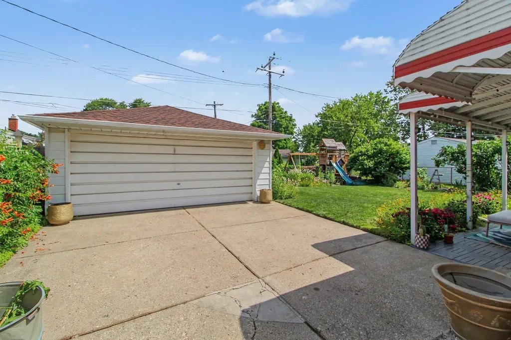 29922 Lonnie Drive Westland City MI 48185
