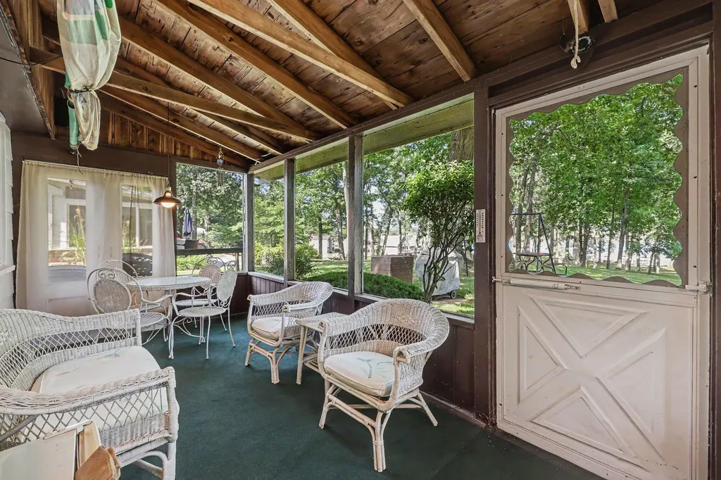 7507 Hillcrest Avenue Woodstock Township MI 49253