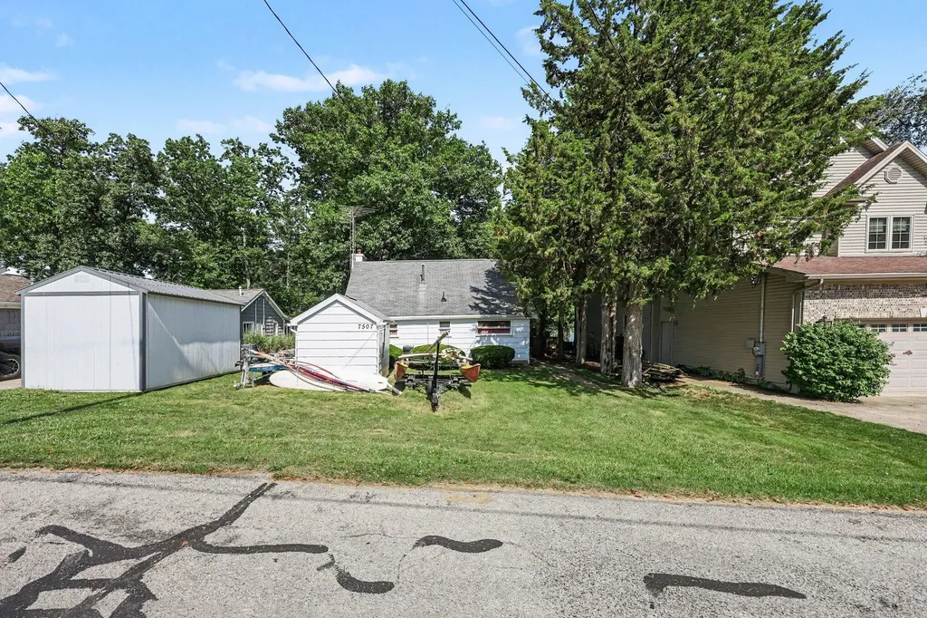 7507 Hillcrest Avenue Woodstock Township MI 49253