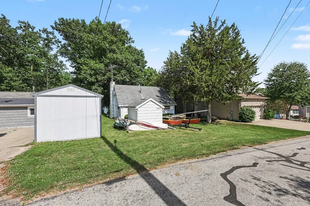 7507 Hillcrest Avenue Woodstock Township MI 49253