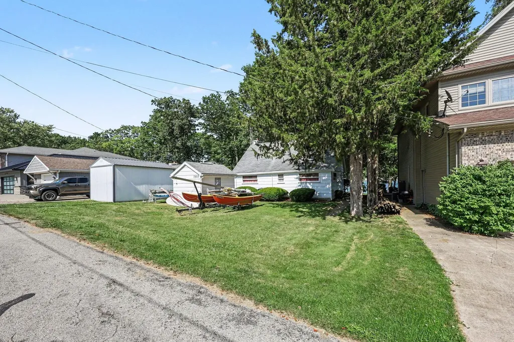 7507 Hillcrest Avenue Woodstock Township MI 49253