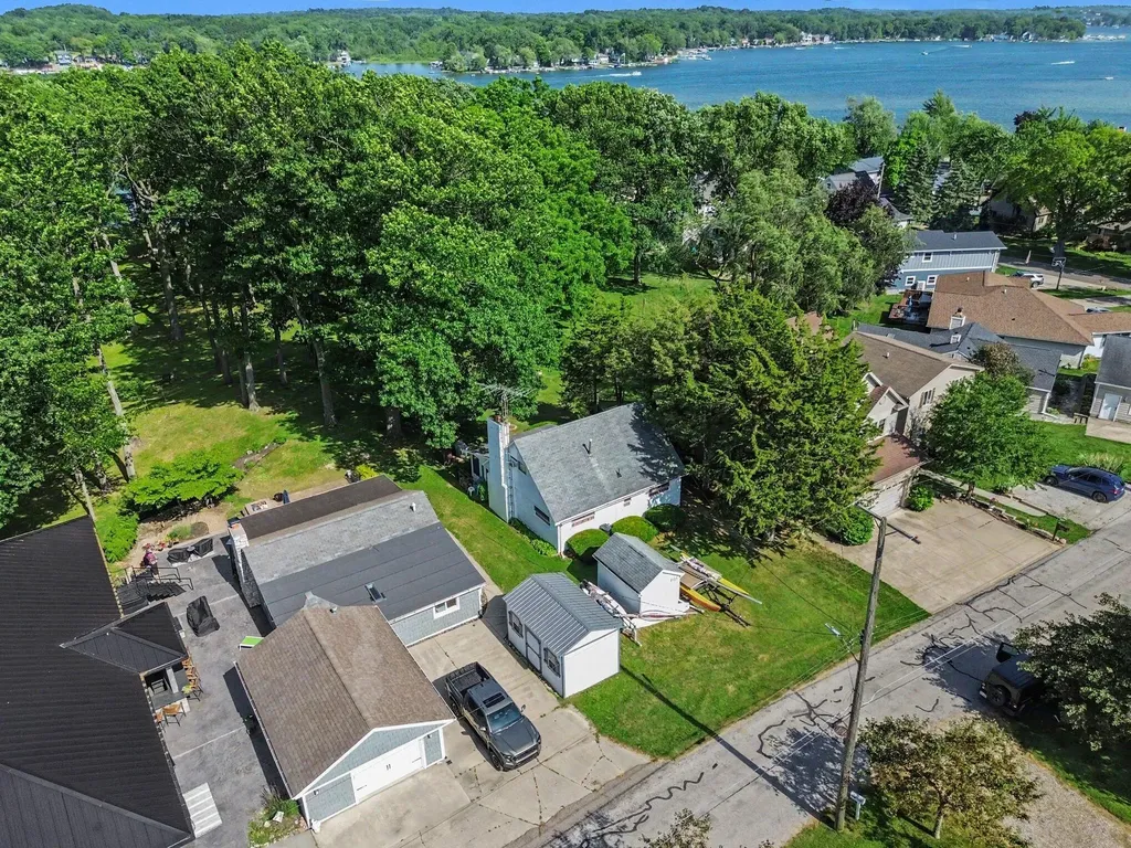 7507 Hillcrest Avenue Woodstock Township MI 49253