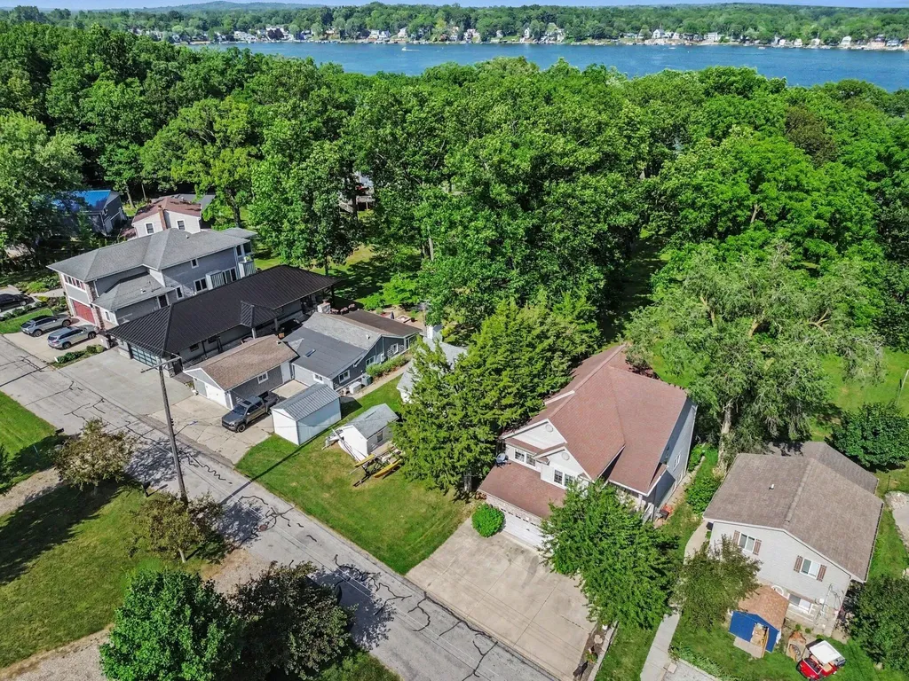 7507 Hillcrest Avenue Woodstock Township MI 49253