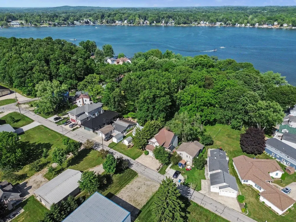 7507 Hillcrest Avenue Woodstock Township MI 49253