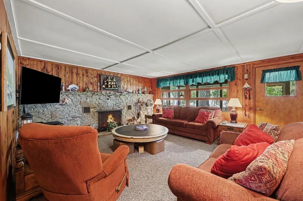 7507 Hillcrest Avenue Woodstock Township MI 49253
