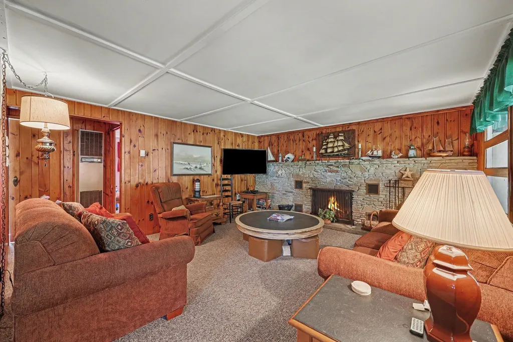 7507 Hillcrest Avenue Woodstock Township MI 49253