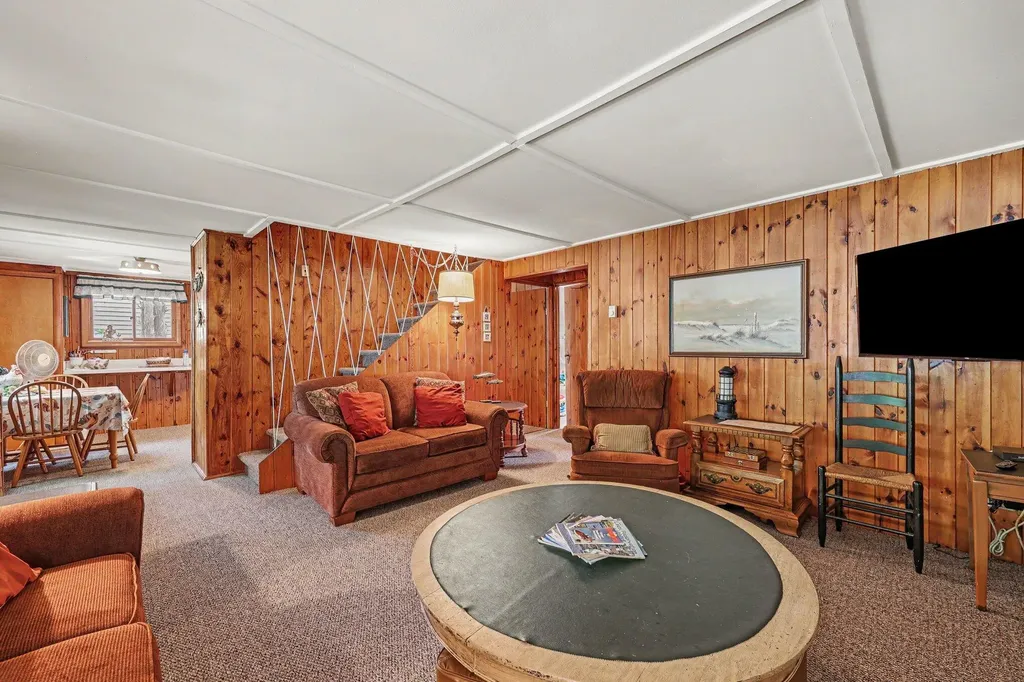 7507 Hillcrest Avenue Woodstock Township MI 49253