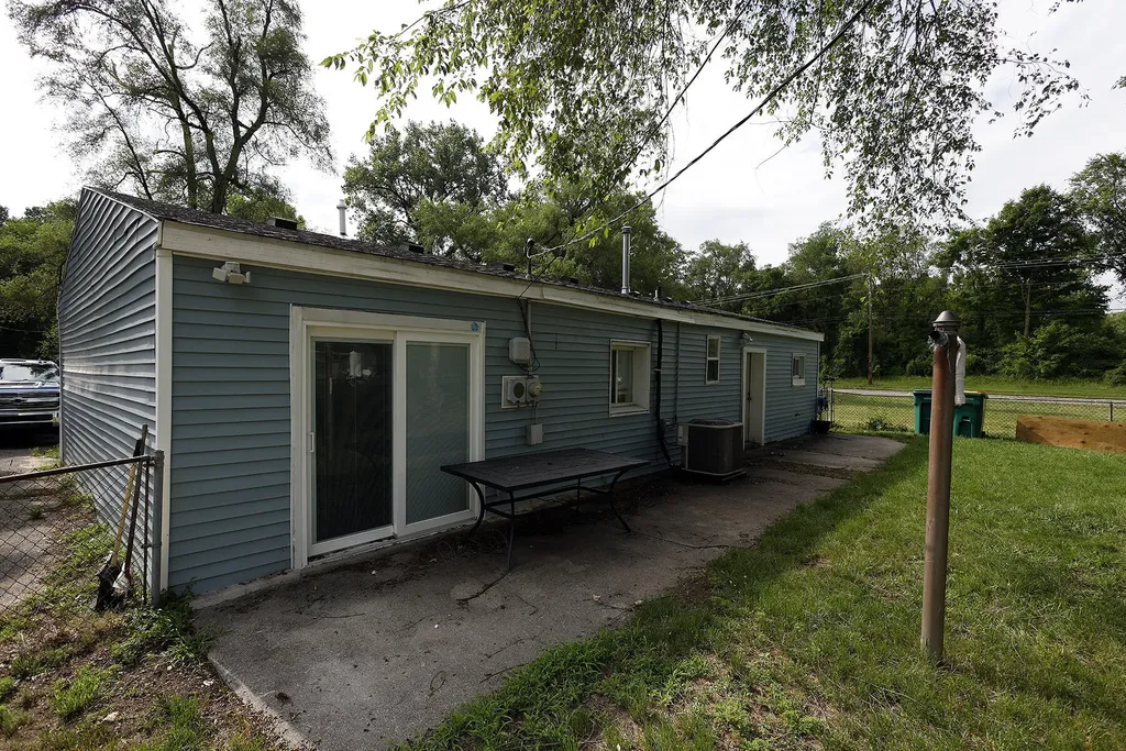 890 Dons Drive Ypsilanti Charter Township MI 48198