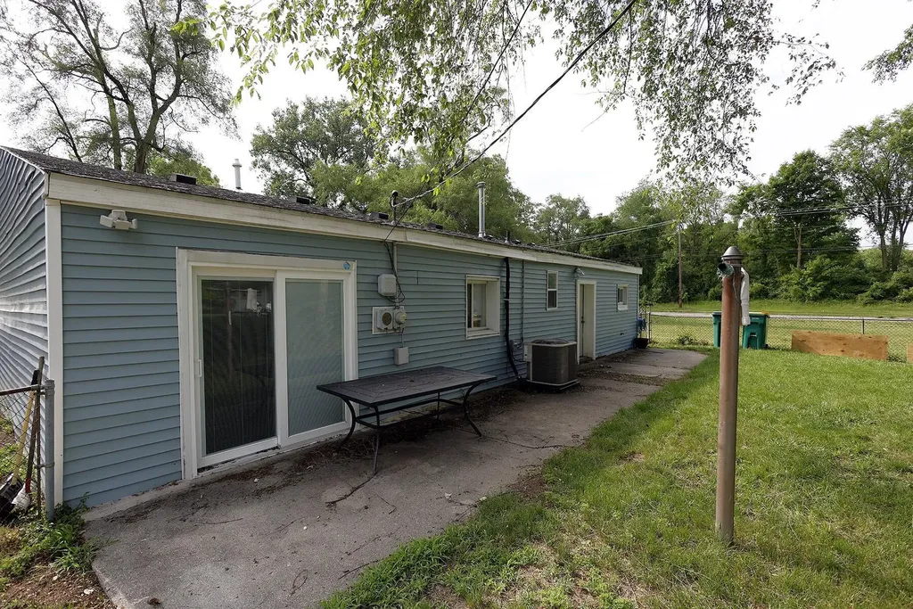 890 Dons Drive Ypsilanti Charter Township MI 48198