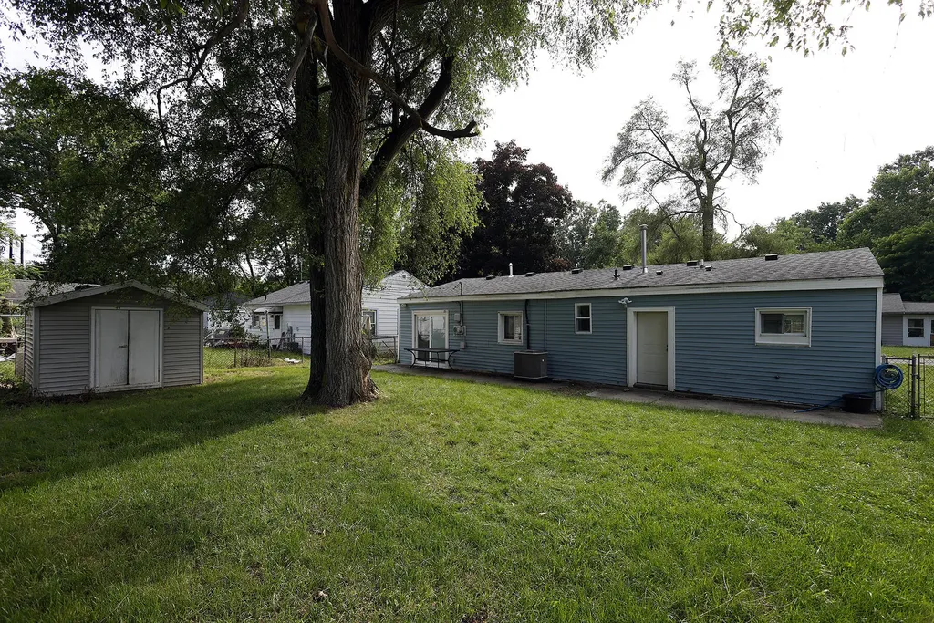 890 Dons Drive Ypsilanti Charter Township MI 48198
