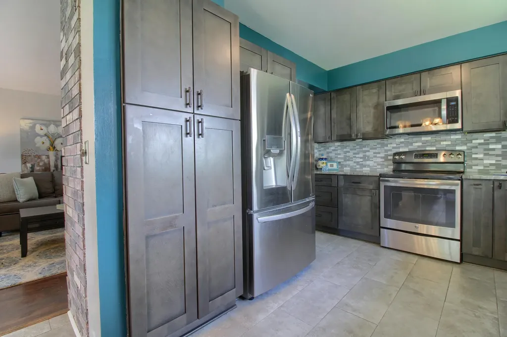 42608 Hanford Road Canton Charter Township MI 48187