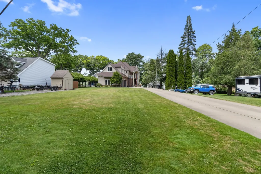 11556 Haylock Springfield Charter Township MI 48350