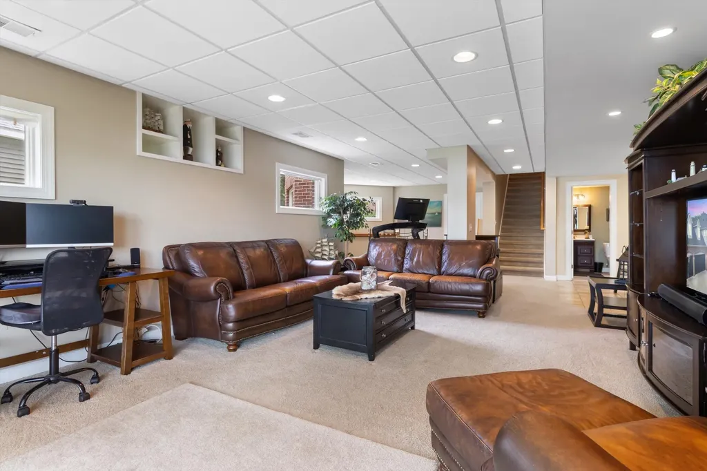 11556 Haylock Springfield Charter Township MI 48350