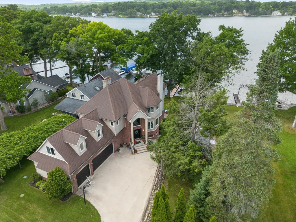 11556 Haylock Springfield Charter Township MI 48350