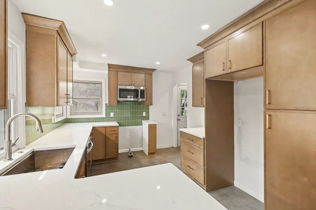 29687 Westfield Street Livonia City MI 48150