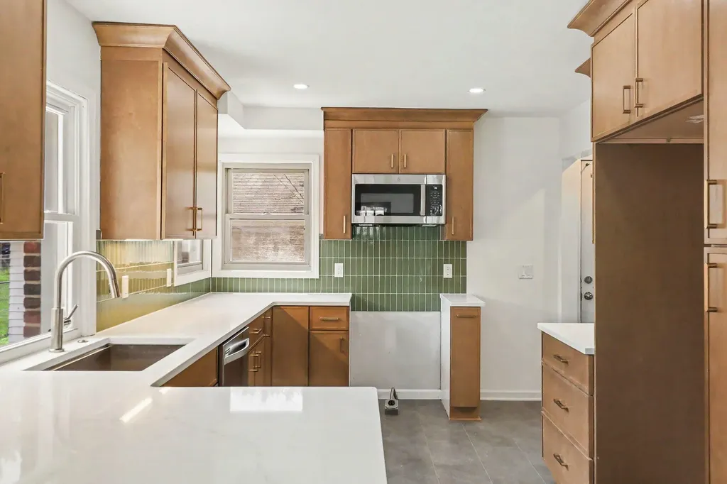 29687 Westfield Street Livonia City MI 48150