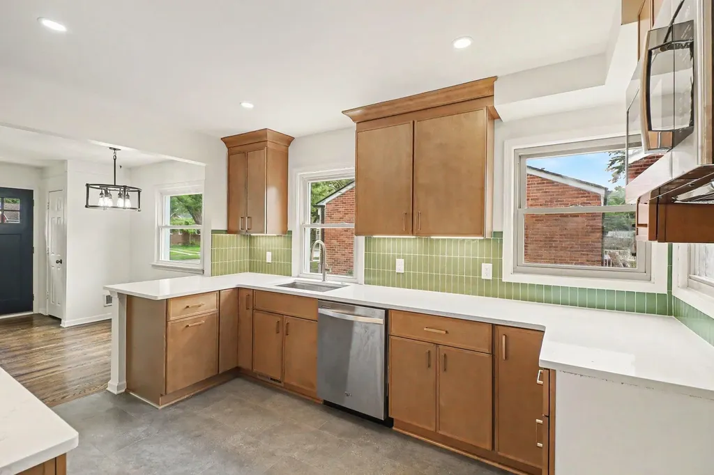 29687 Westfield Street Livonia City MI 48150