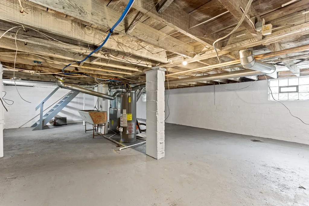 186 W Rundell Street Pontiac City MI 48342