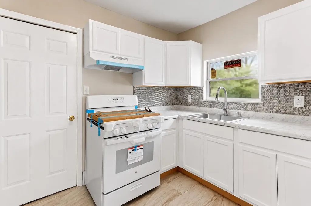 186 W Rundell Street Pontiac City MI 48342