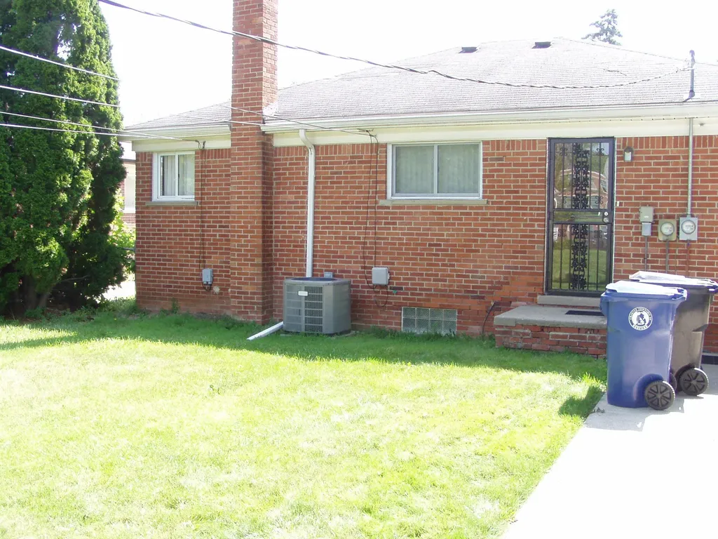 10015 Brady Redford Charter Township MI 48239