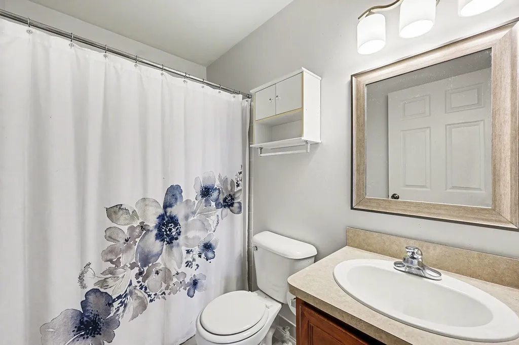 107 Commons Circle Saline City MI 48176