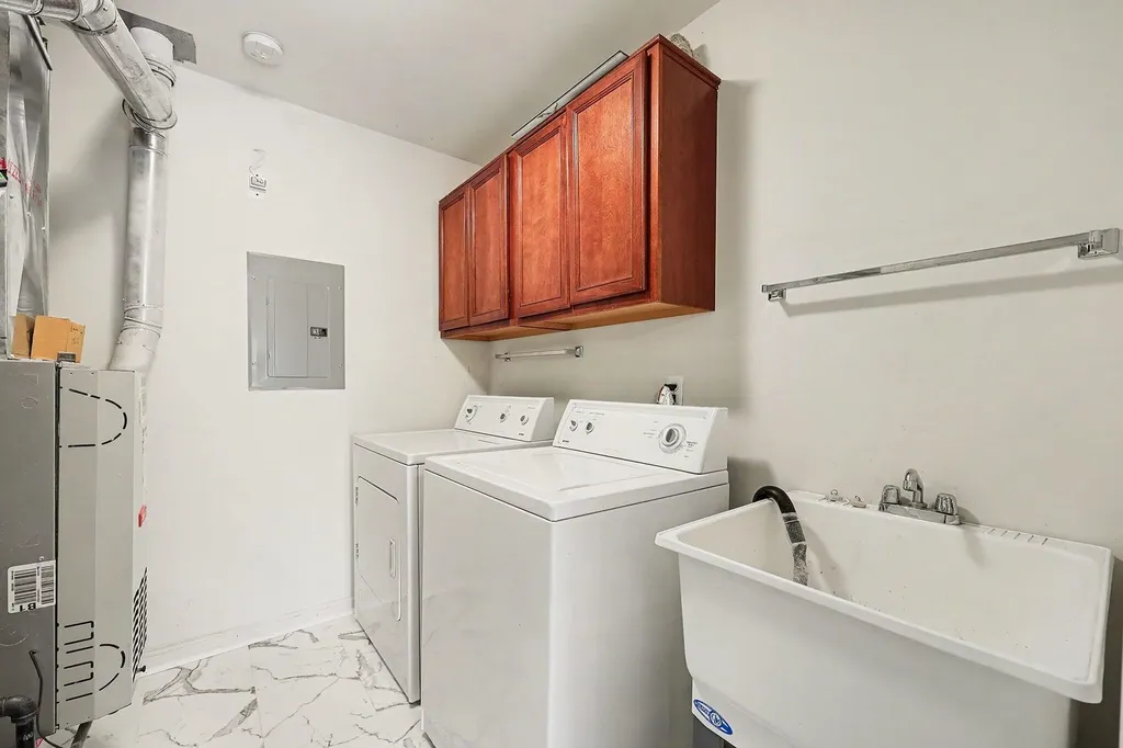 107 Commons Circle Saline City MI 48176