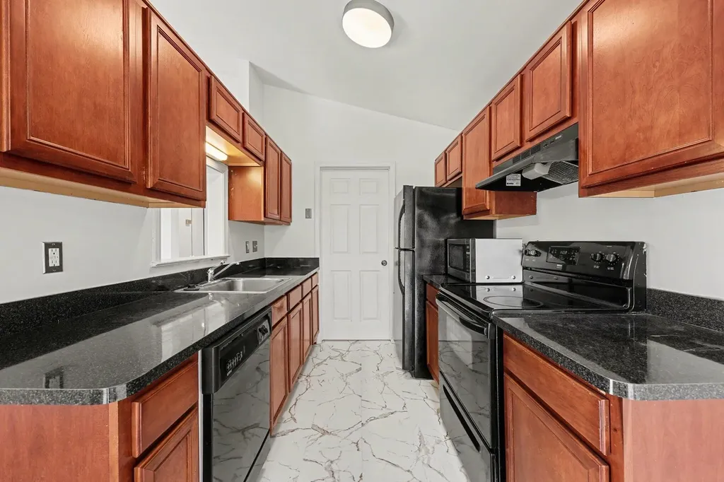 107 Commons Circle Saline City MI 48176