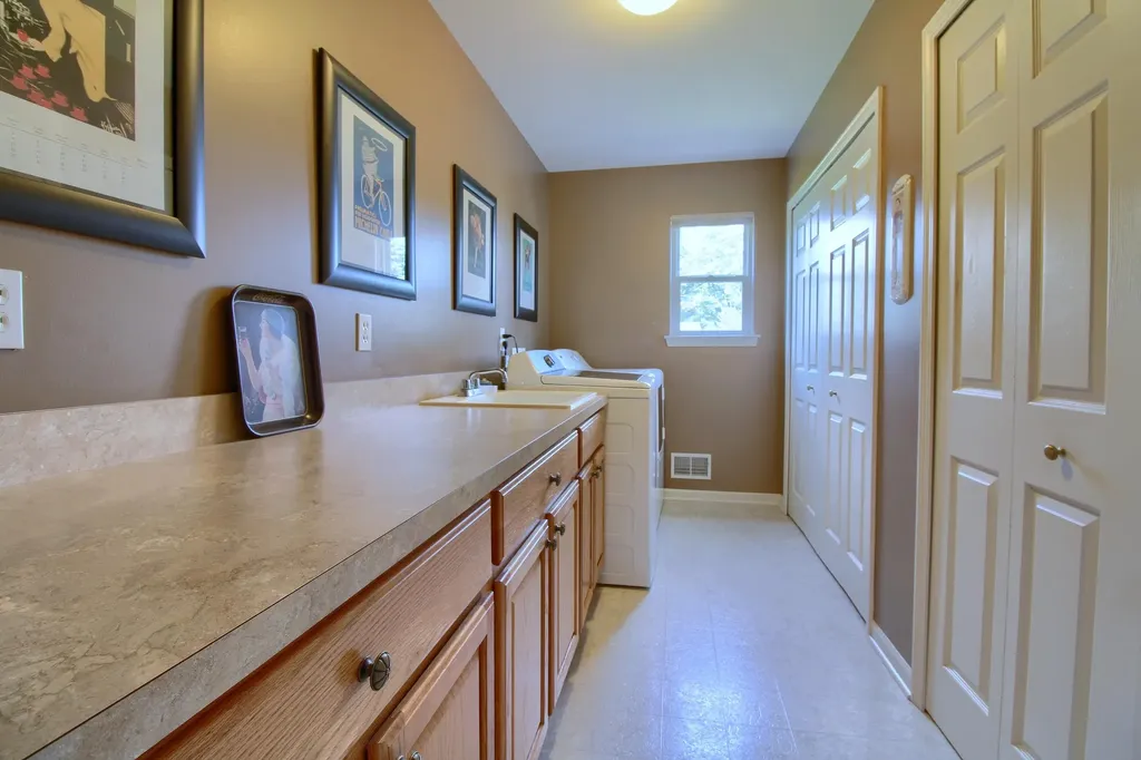 6833 N Meadows Pass Webster Township MI 48130