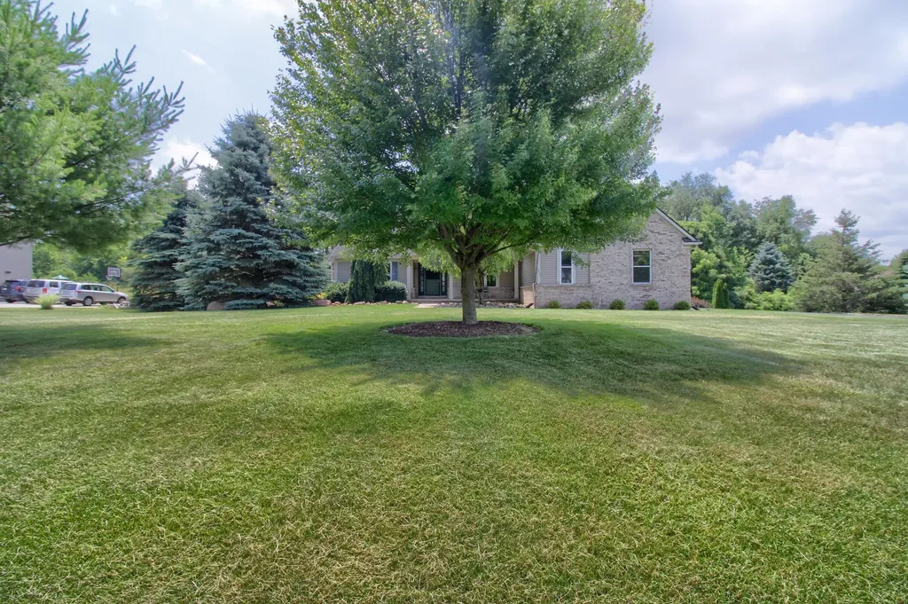 6833 N Meadows Pass Webster Township MI 48130