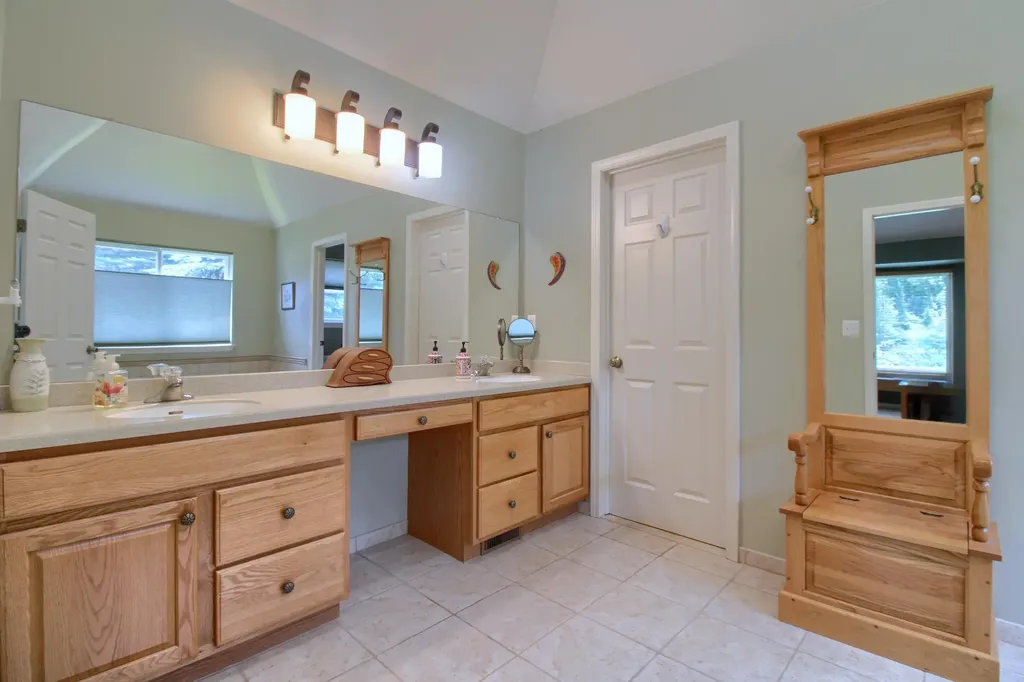 6833 N Meadows Pass Webster Township MI 48130