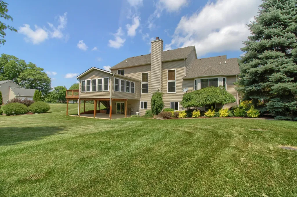 6833 N Meadows Pass Webster Township MI 48130