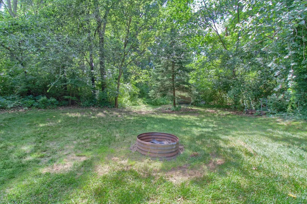 6833 N Meadows Pass Webster Township MI 48130