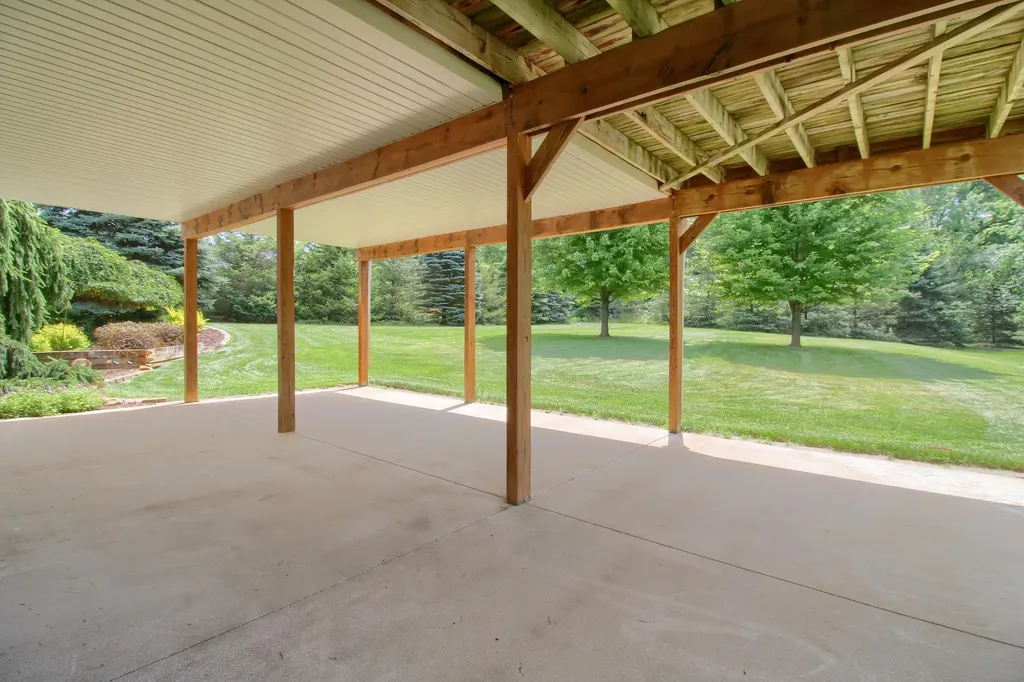 6833 N Meadows Pass Webster Township MI 48130