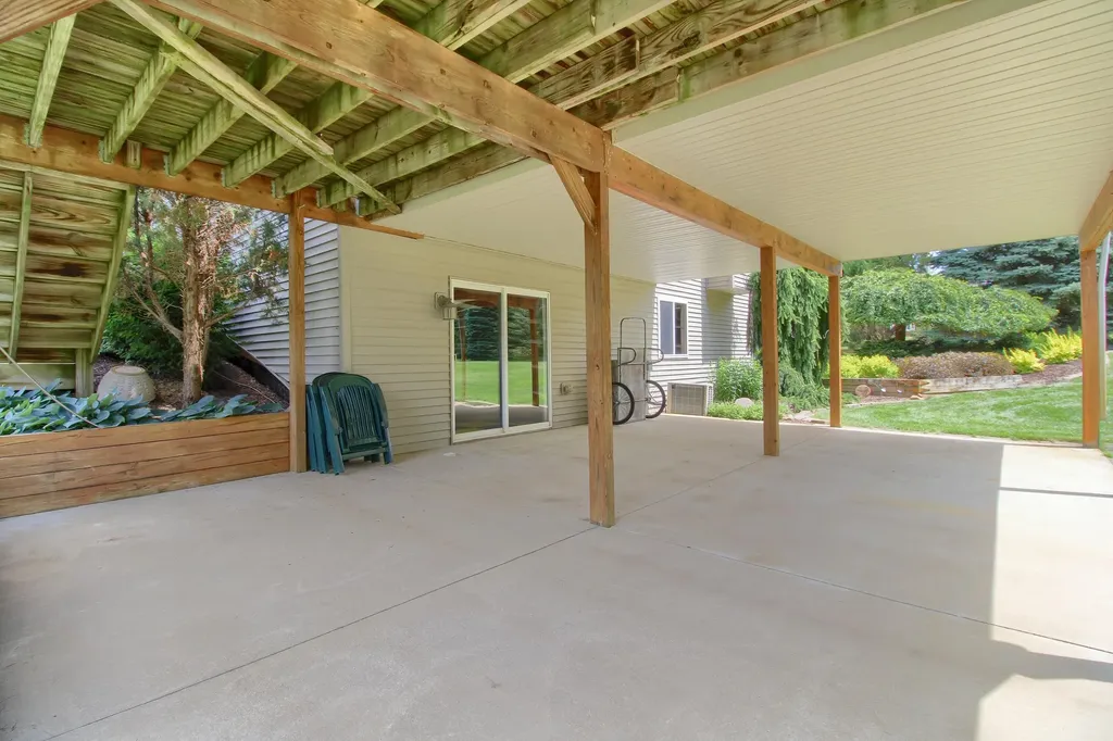 6833 N Meadows Pass Webster Township MI 48130