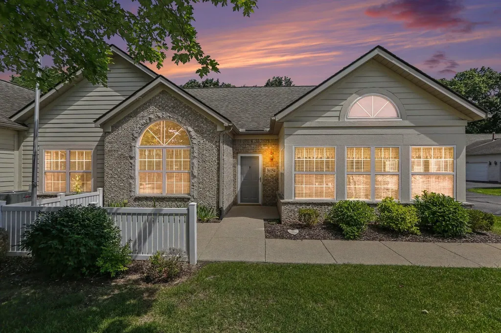36154 Abbey Drive Westland City MI 48185