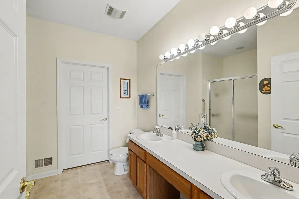 36154 Abbey Drive Westland City MI 48185