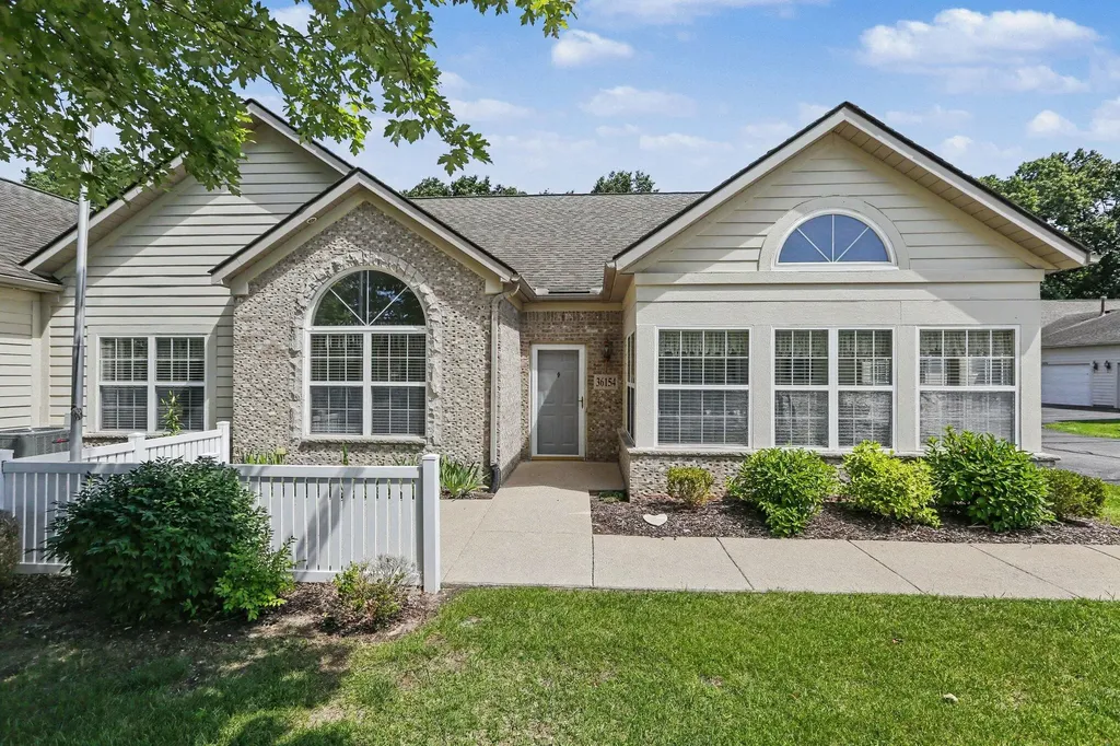 36154 Abbey Drive Westland City MI 48185
