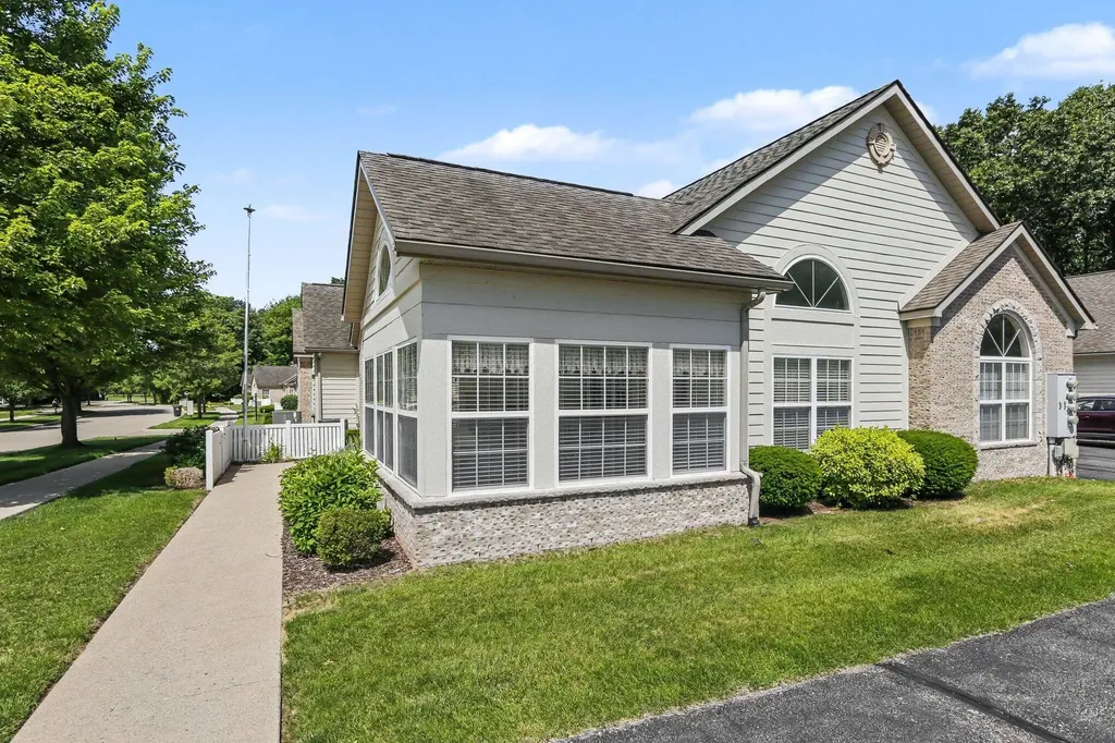 36154 Abbey Drive Westland City MI 48185