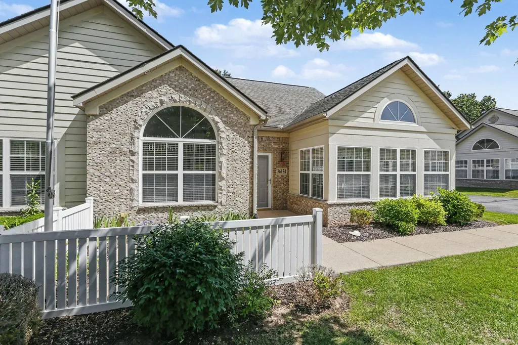 36154 Abbey Drive Westland City MI 48185